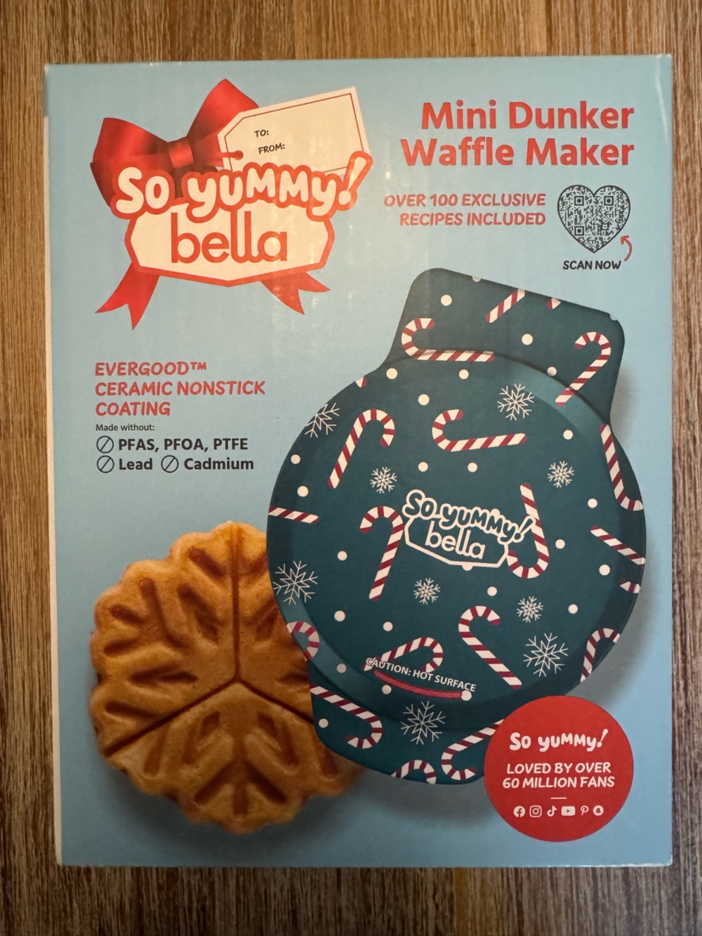 NWT Bella So Yummy Mini Waffle Maker, Snowflake shaped